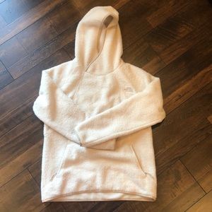 fuzzy north face pull over